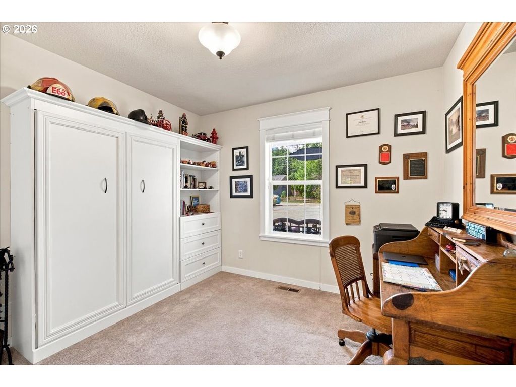 Image 27 of property listing at 1169 Se ACADEMY St, Dallas, OR 97338