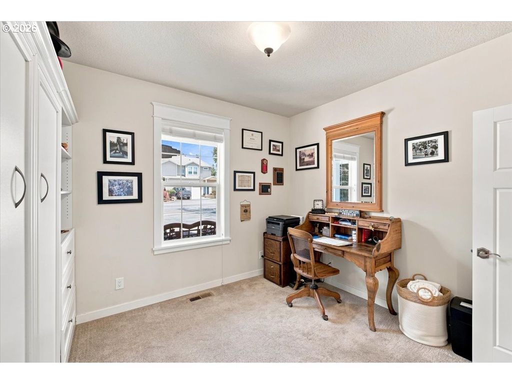 Image 28 of property listing at 1169 Se ACADEMY St, Dallas, OR 97338