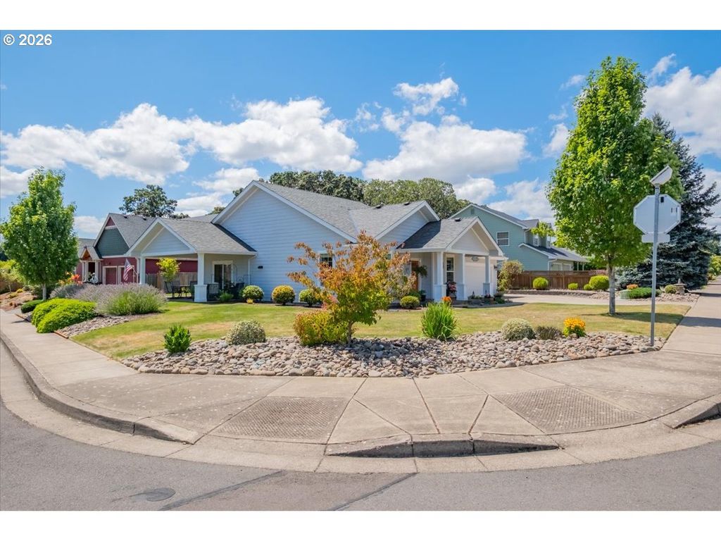 Image 3 of property listing at 1169 Se ACADEMY St, Dallas, OR 97338