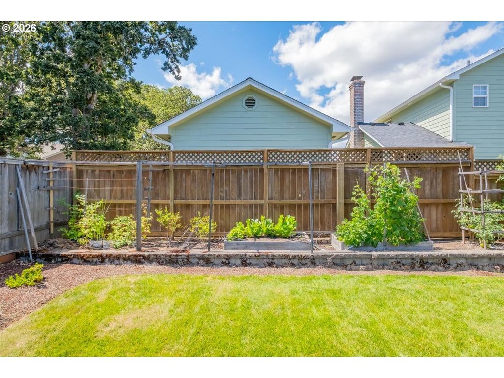 Image 37 of property listing at 1169 Se ACADEMY St, Dallas, OR 97338