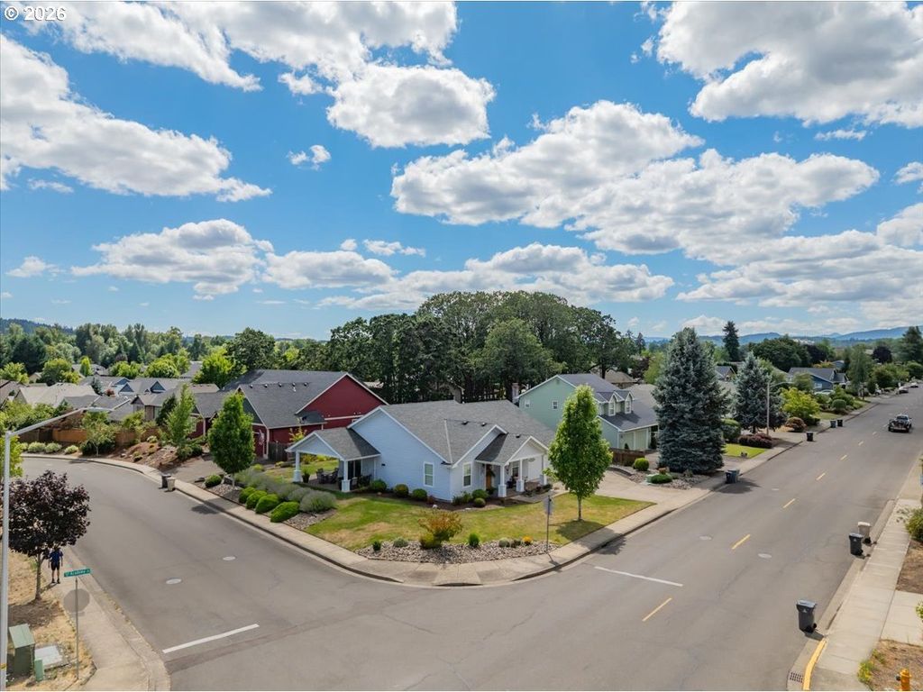 Image 38 of property listing at 1169 Se ACADEMY St, Dallas, OR 97338