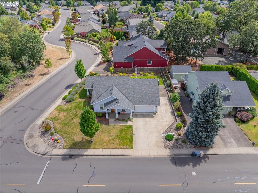Image 39 of property listing at 1169 Se ACADEMY St, Dallas, OR 97338
