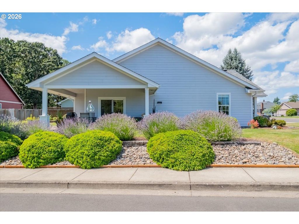 Image 5 of property listing at 1169 Se ACADEMY St, Dallas, OR 97338