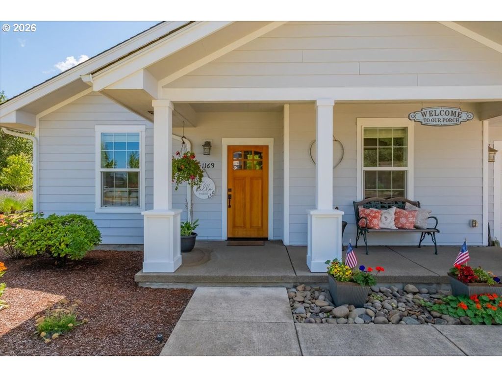 Image 7 of property listing at 1169 Se ACADEMY St, Dallas, OR 97338