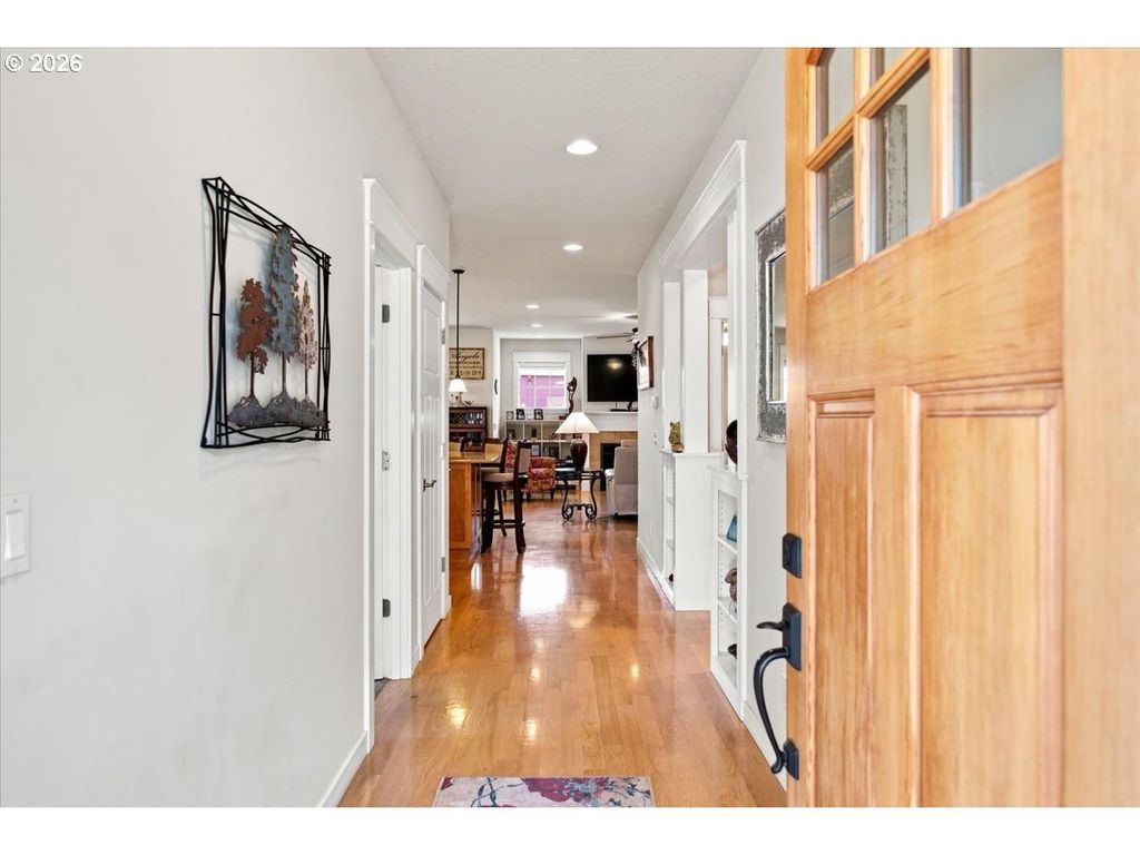 Image 8 of property listing at 1169 Se ACADEMY St, Dallas, OR 97338