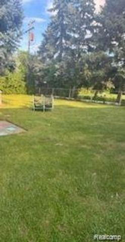 24816 CUSHING Avenue, Eastpointe, MI 48021