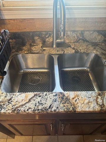 24816 CUSHING Avenue, Eastpointe, MI 48021