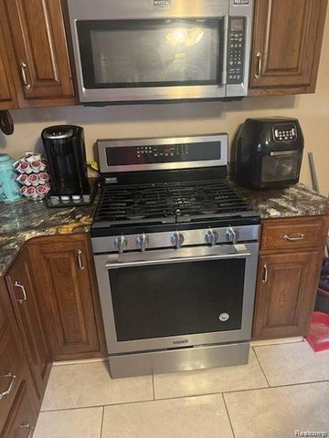 24816 CUSHING Avenue, Eastpointe, MI 48021