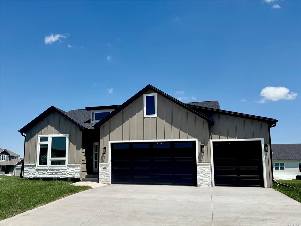 675 NW Georgetown Drive, Waukee, IA 50263