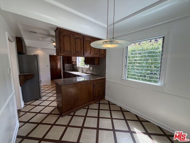 150 N Martel Avenue, Los Angeles, CA 90036