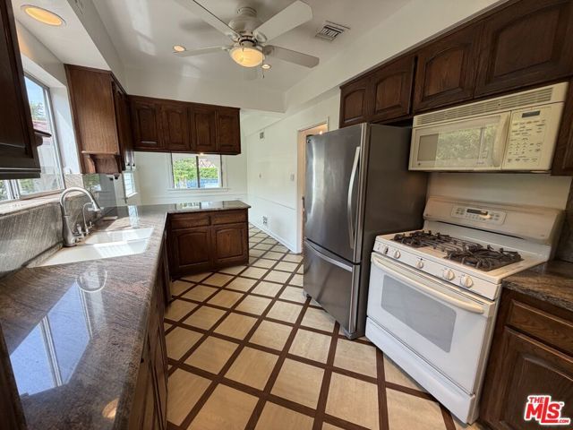 150 N Martel Avenue, Los Angeles, CA 90036