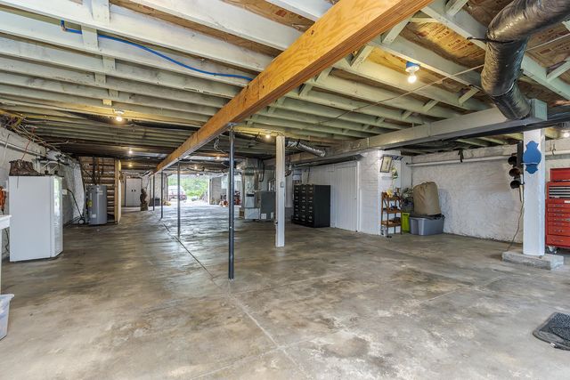 1678 Little Hickman Road, Nicholasville, KY 40356