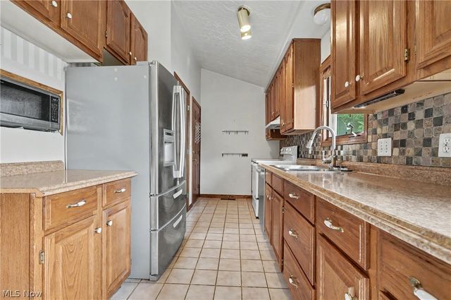 5818 Starview Circle, Clinton, OH 44216