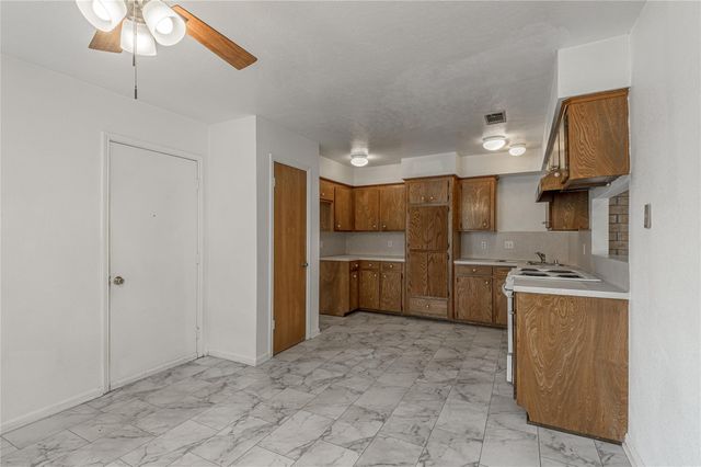 114 Timberline Drive, Huntsville, TX 77320