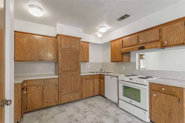 114 Timberline Drive, Huntsville, TX 77320