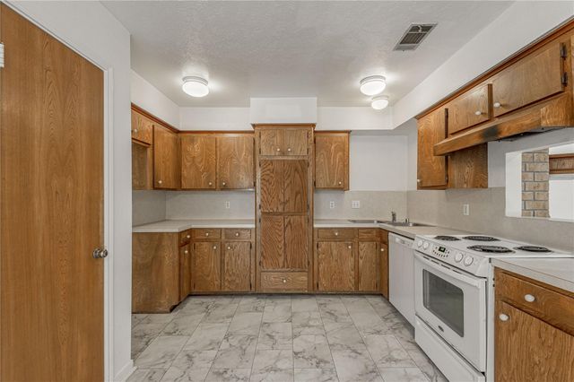 114 Timberline Drive, Huntsville, TX 77320