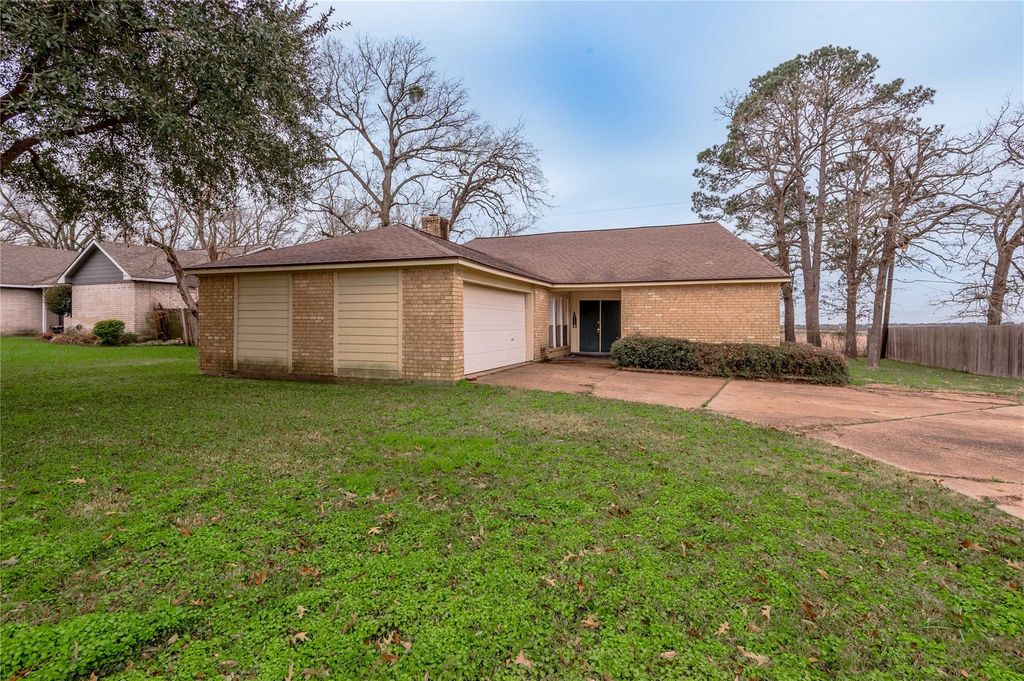 114 Timberline Drive, Huntsville, TX 77320