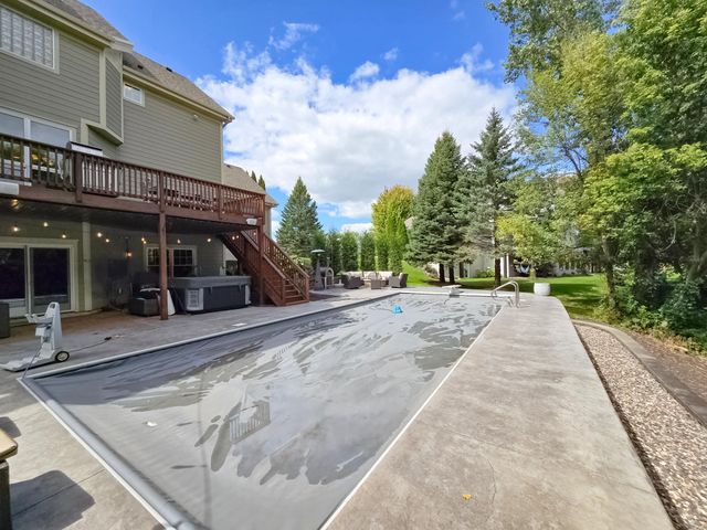 21157 Ridgewood Trail, Lakeville, MN 55044