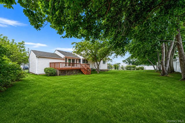 40 Cypress Street, Central Islip, NY 11722