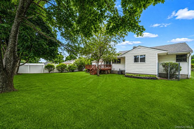 40 Cypress Street, Central Islip, NY 11722