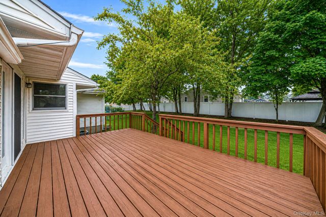 40 Cypress Street, Central Islip, NY 11722