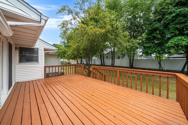 40 Cypress Street, Central Islip, NY 11722