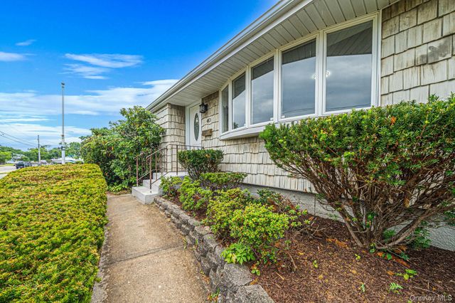 40 Cypress Street, Central Islip, NY 11722