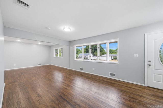 40 Cypress Street, Central Islip, NY 11722