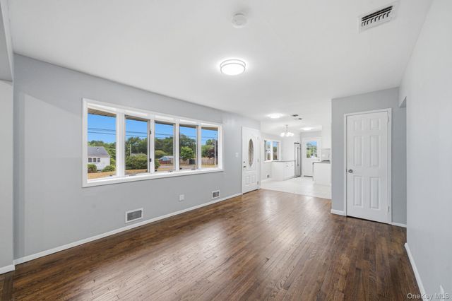 40 Cypress Street, Central Islip, NY 11722