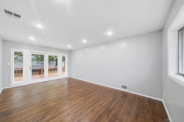 40 Cypress Street, Central Islip, NY 11722