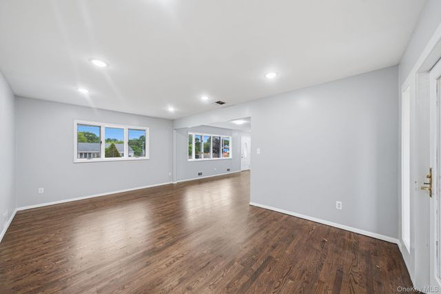 40 Cypress Street, Central Islip, NY 11722