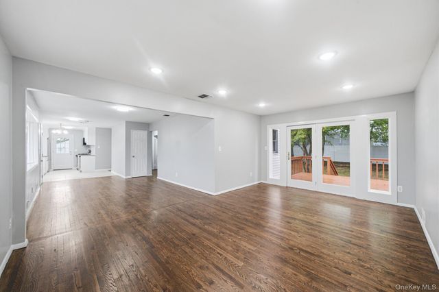 40 Cypress Street, Central Islip, NY 11722