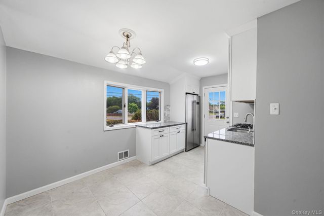 40 Cypress Street, Central Islip, NY 11722