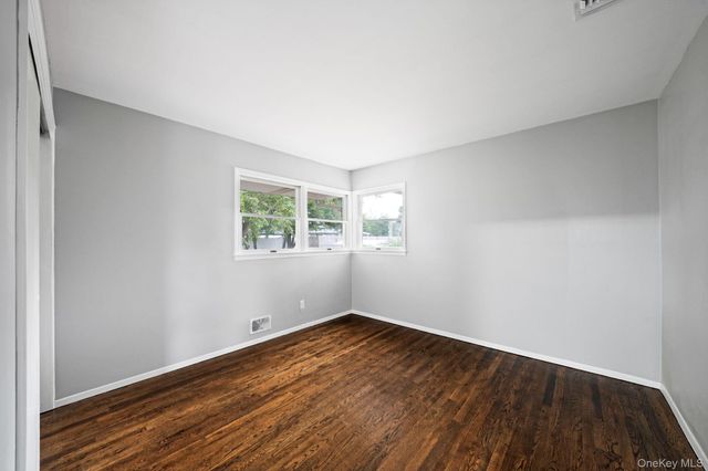 40 Cypress Street, Central Islip, NY 11722
