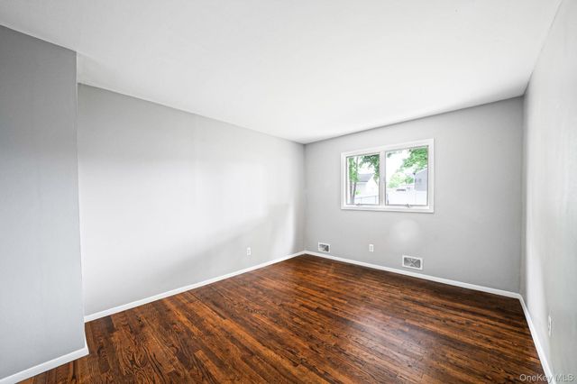 40 Cypress Street, Central Islip, NY 11722