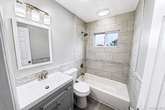 40 Cypress Street, Central Islip, NY 11722