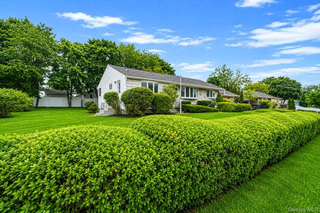 40 Cypress Street, Central Islip, NY 11722