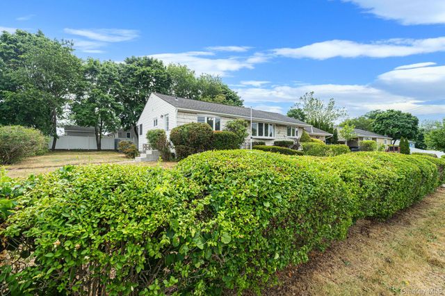 40 Cypress Street, Central Islip, NY 11722