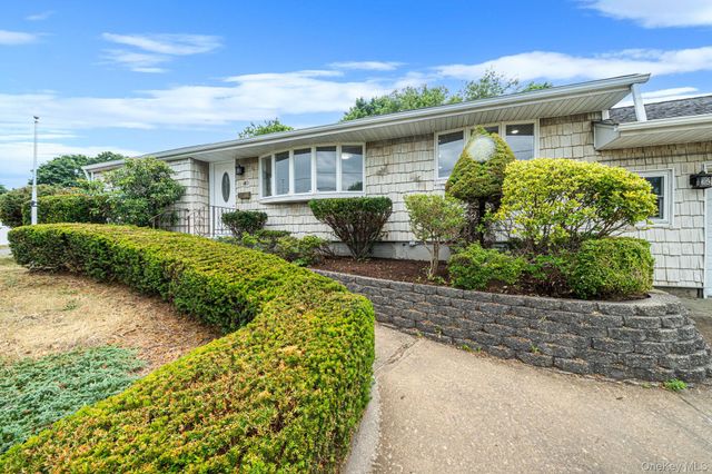 40 Cypress Street, Central Islip, NY 11722