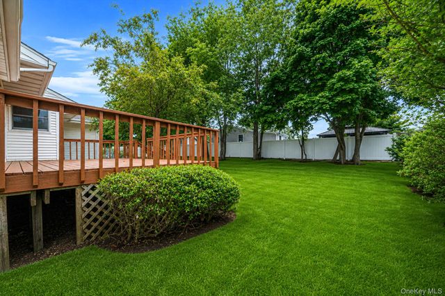 40 Cypress Street, Central Islip, NY 11722
