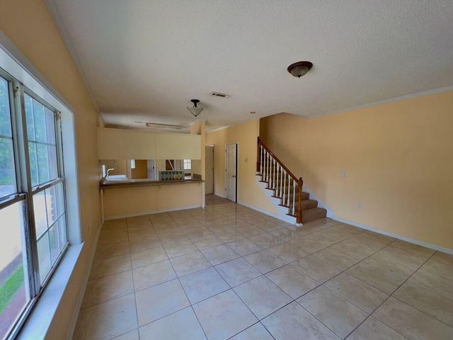 412 Unit 4 N Range St, Dothan, AL 36303