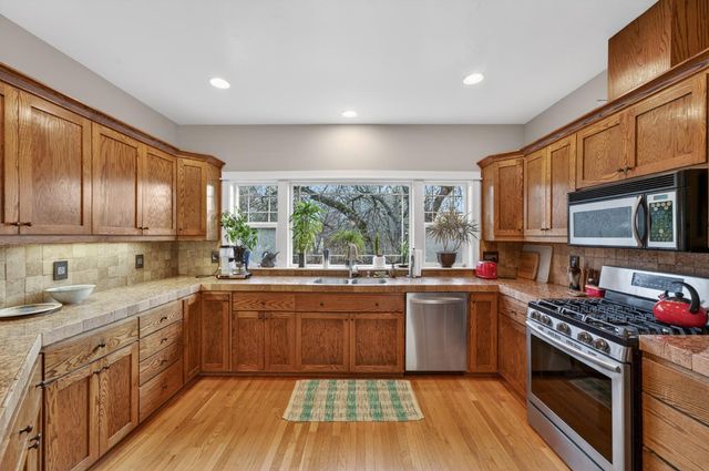 11083 Alta Sierra Dr, Grass Valley, CA 95949