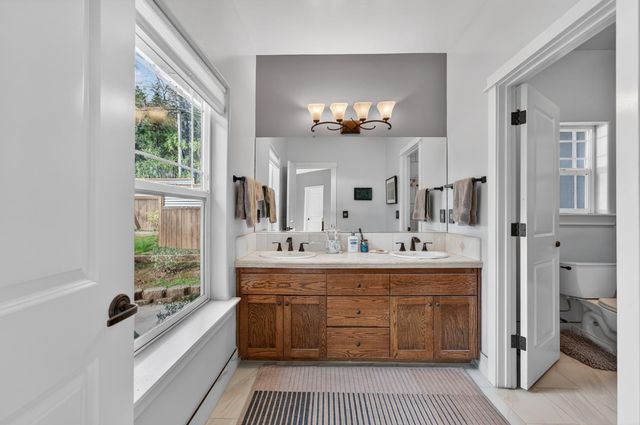 11083 Alta Sierra Dr, Grass Valley, CA 95949