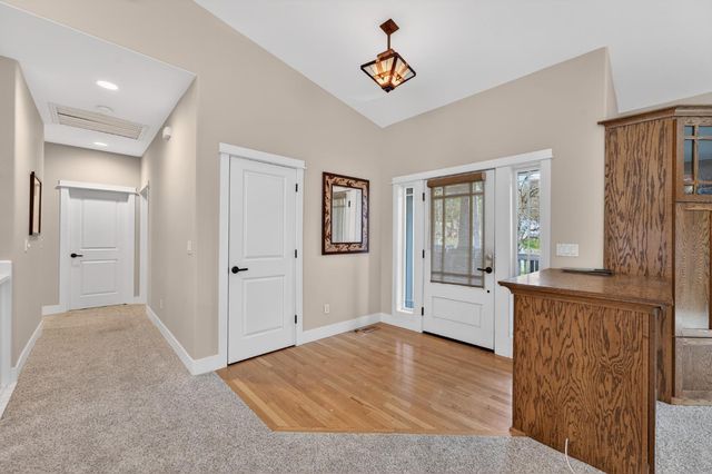 11083 Alta Sierra Dr, Grass Valley, CA 95949