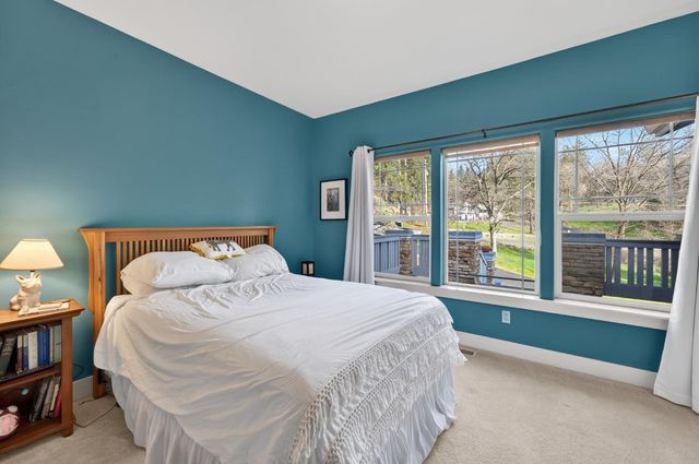 11083 Alta Sierra Dr, Grass Valley, CA 95949