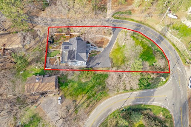 11083 Alta Sierra Dr, Grass Valley, CA 95949