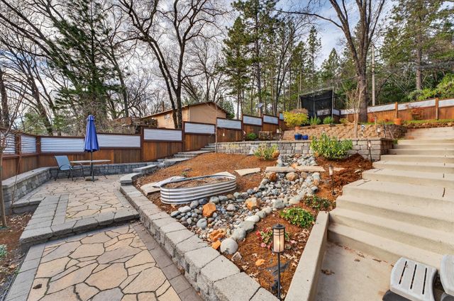 11083 Alta Sierra Dr, Grass Valley, CA 95949