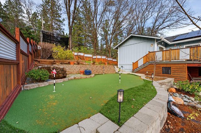 11083 Alta Sierra Dr, Grass Valley, CA 95949