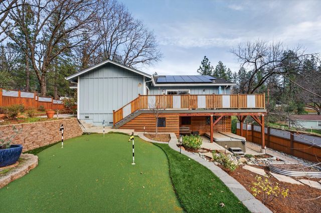 11083 Alta Sierra Dr, Grass Valley, CA 95949