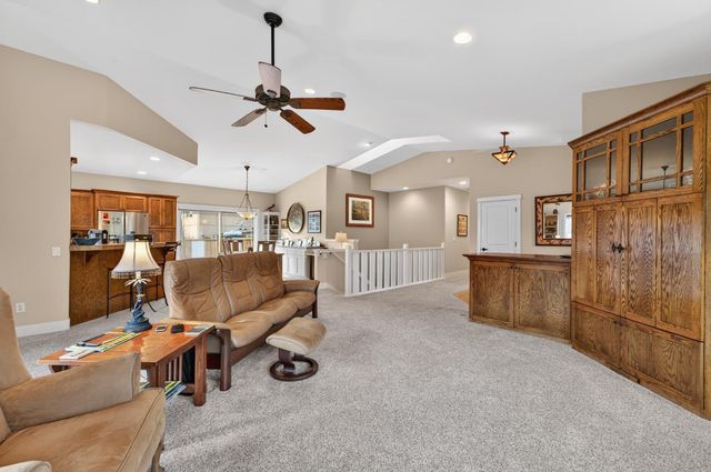 11083 Alta Sierra Dr, Grass Valley, CA 95949